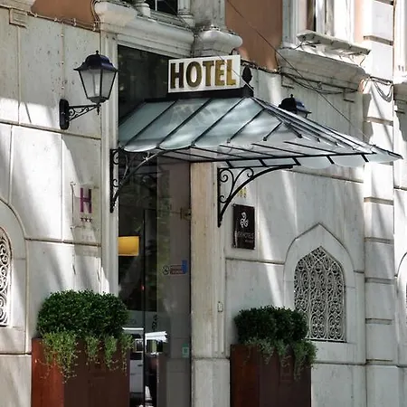 Ever Center Hotell 3*